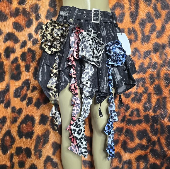 Feeling Wild Mini Skirt - Picture 2 of 12